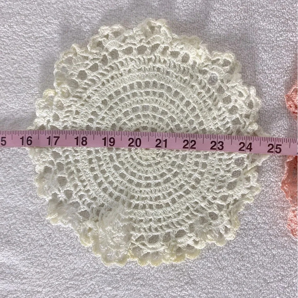 Vintage  Handmade Pink & Cream Crochet Lace Round Doilies X2 - Picture 9 of 10